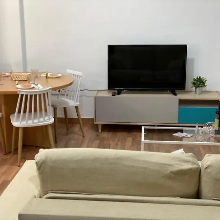 Almansa Flat 14 Малага