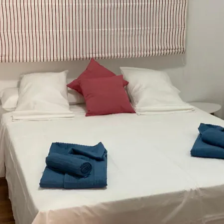 Almansa Flat 14 Малага